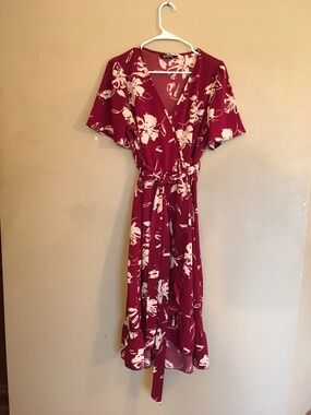 BloomChic Maxi Dress. Very Stylish.